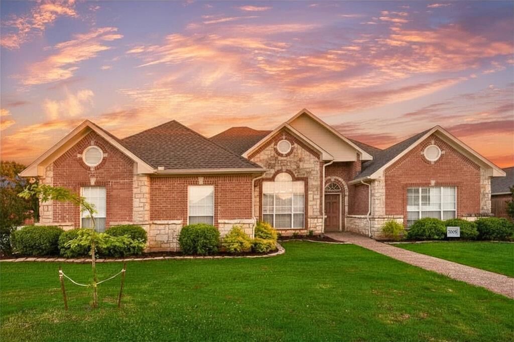 Property Photo: 609 Acorn Street TX 76258