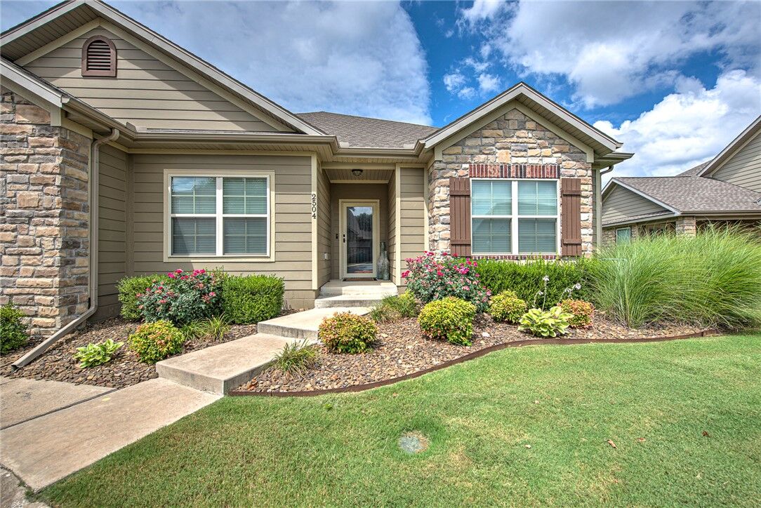 Property Photo:  2504 SW Moorland Street  AR 72713 