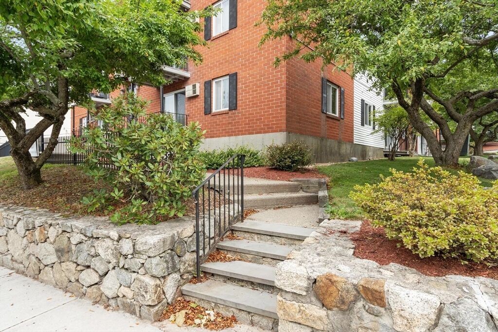 Property Photo: 56 Edgeworth #3 MA 01605