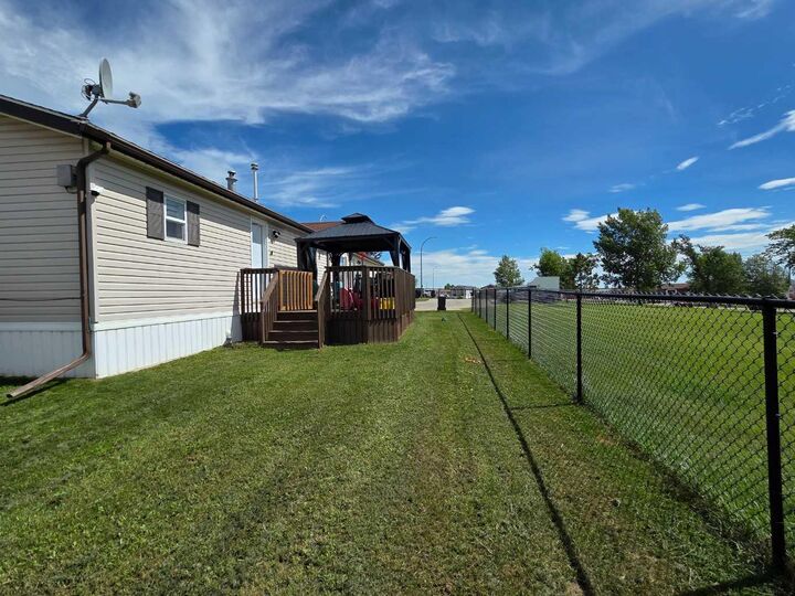 Property Photo:  10615 88 Street 301  AB T8X 1P5 