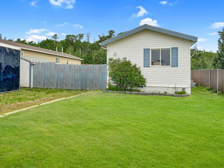 212 Mawdsley Crescent — photo 1