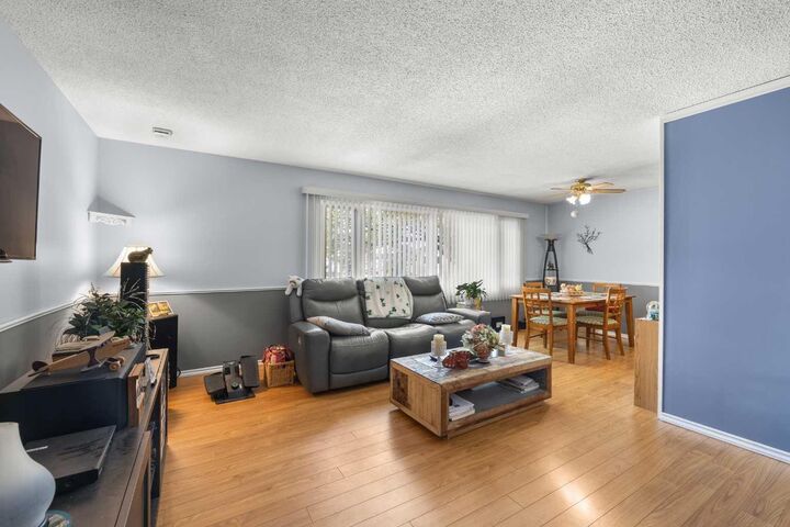 Property Photo: 272 Huntington Close NE AB T2K 5B3