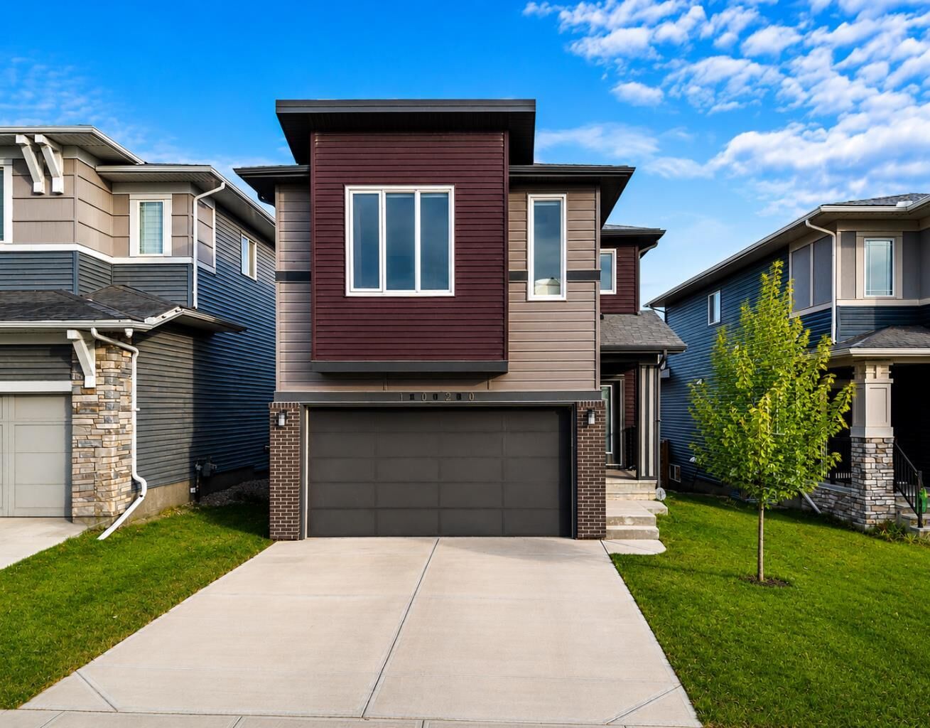 Property Photo:  1020 Chinook Gate Heath SW  AB T4B 5C9 