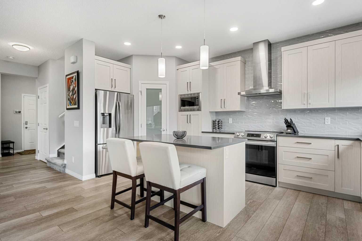 Property Photo: 1020 Chinook Gate Heath SW AB T4B 5C9