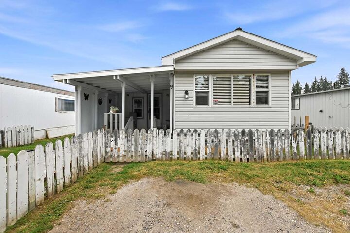 Property Photo:  5235 50 Street #9  AB T0M 0M0 