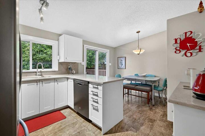 Property Photo:  1123 48 Avenue NW  AB T2K 0J6 