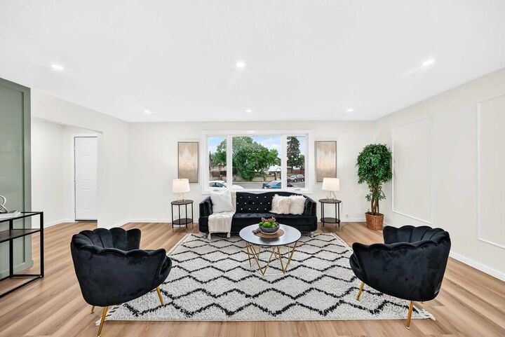 Property Photo:  545 Madeira Drive NE  AB T2A 4M7 