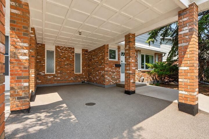 Property Photo:  2815 Palliser Drive SW 21  AB T2V 3S8 
