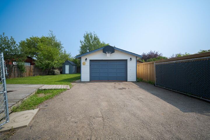 Property Photo:  157 Torrie Crescent  AB T9K 1J7 