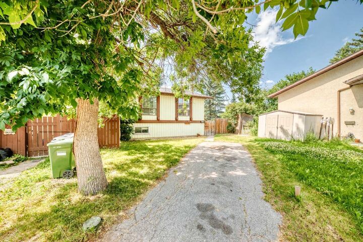 Property Photo:  514 Whitehill Place NE  AB T1Y 3G8 