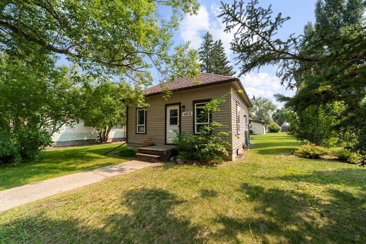 Property Photo:  4806 50 Street  AB T0B 4C0 