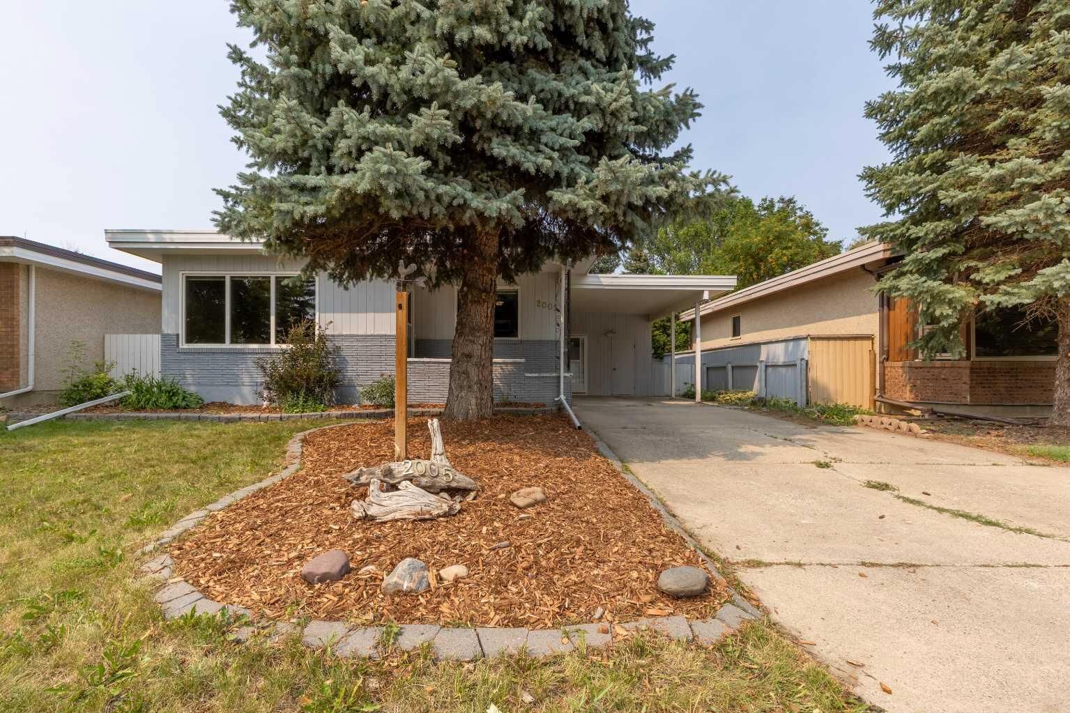 Property Photo:  2005 16 Avenue S  AB T1K 0Z4 