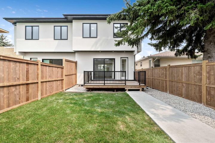 Property Photo: 2431 23 Street NW AB T2M 3Y3