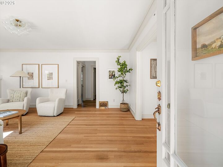 Property Photo: 2560 NE 30th Ave OR 97212