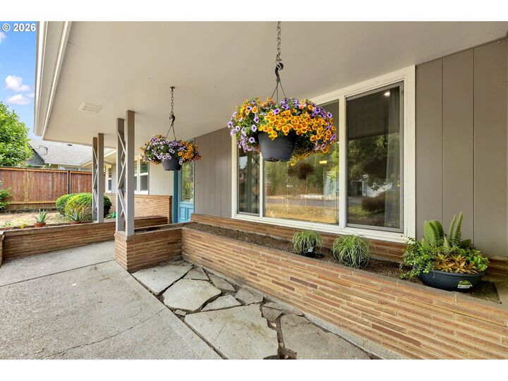 Property Photo:  4704 NW Grant St  WA 98663 