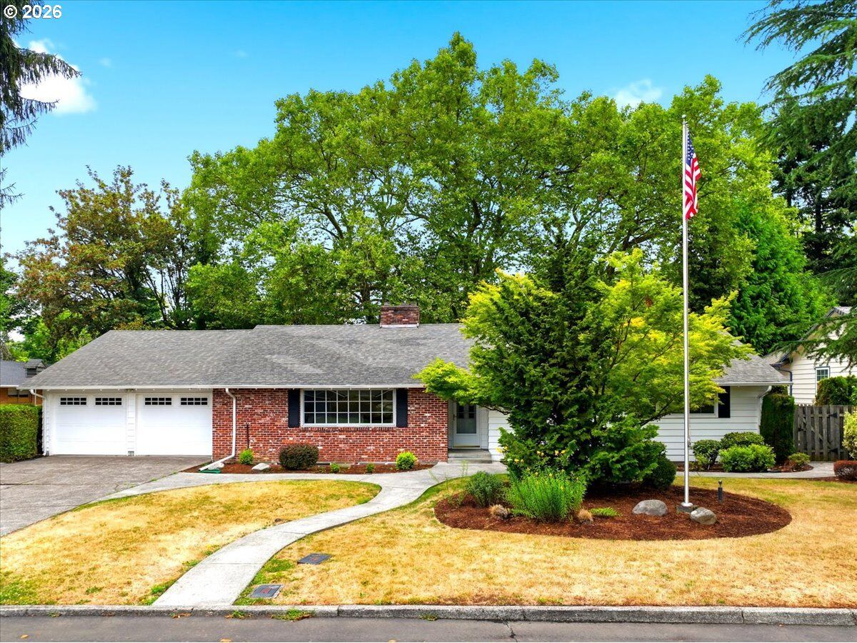 Property Photo:  4510 Willamette Dr  WA 98661 