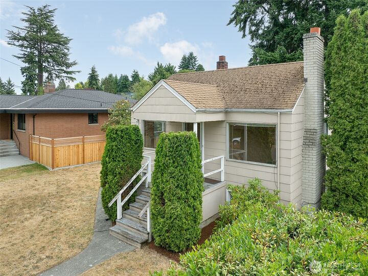 Property Photo:  9002  2nd Avenue NE  WA 98115 