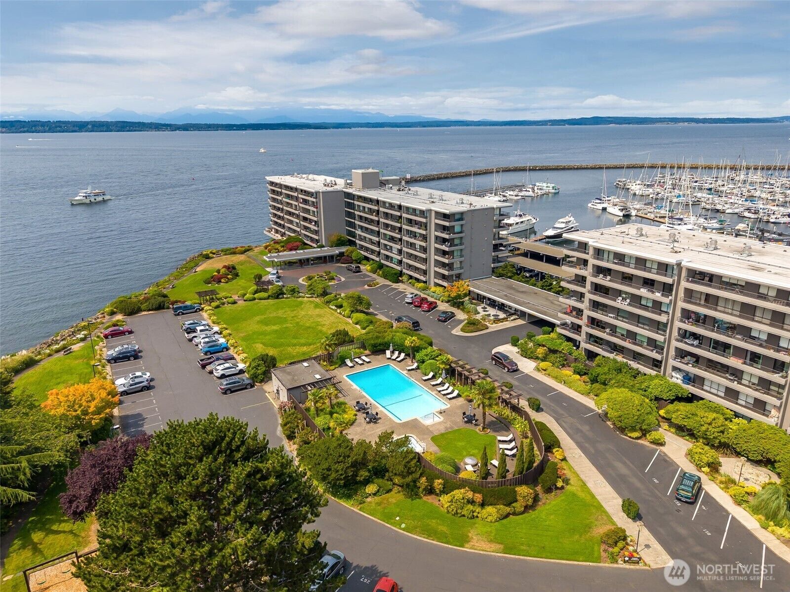 Property Photo:  6533  Seaview Avenue NW 101A  WA 98117 