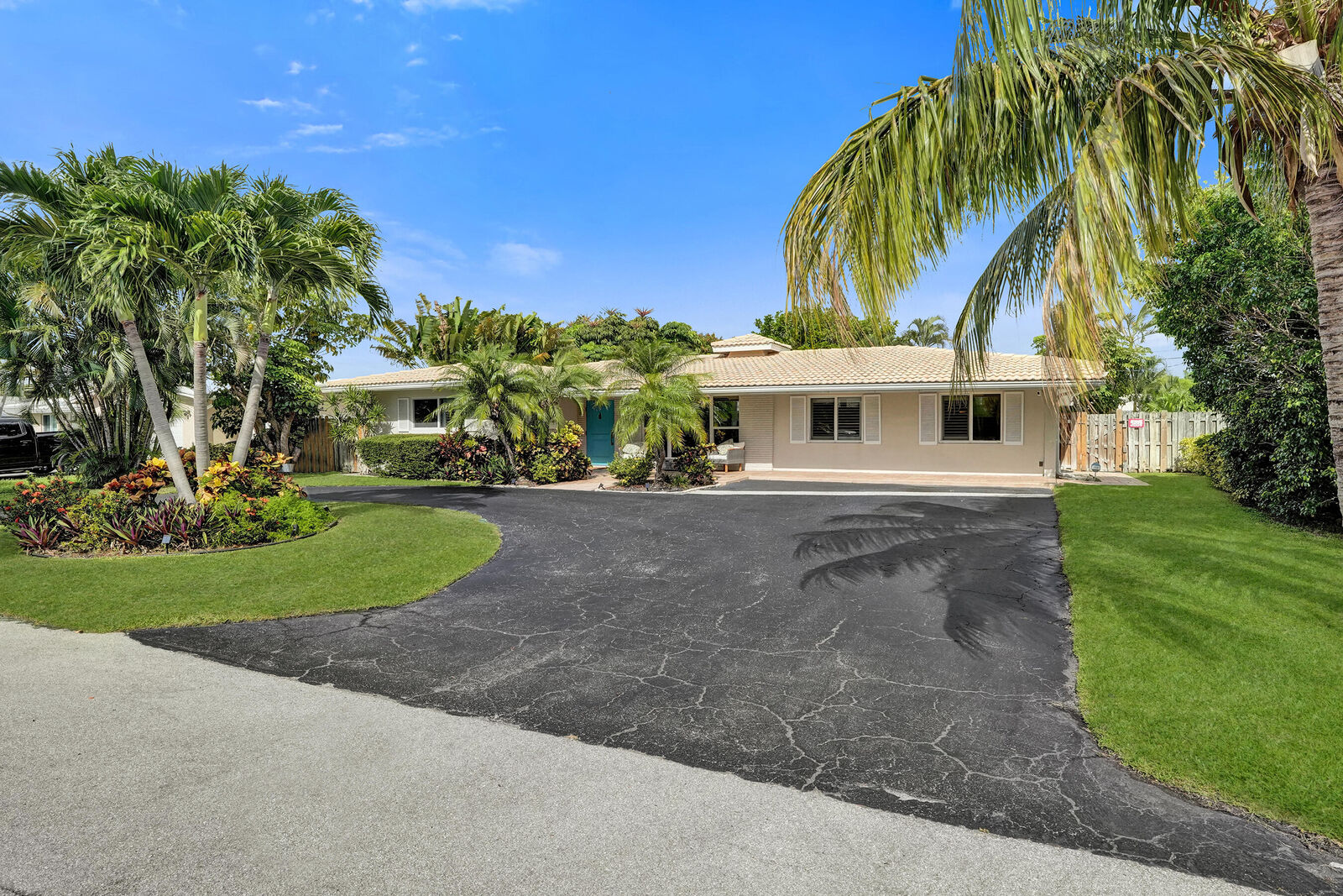 Property Photo:  5707 NE 16th Terrace  FL 33334 