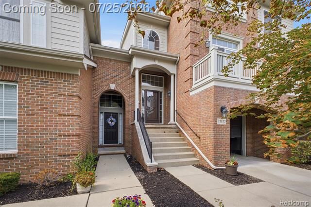 Property Photo: 37576 Newburgh Park Circle MI 48152
