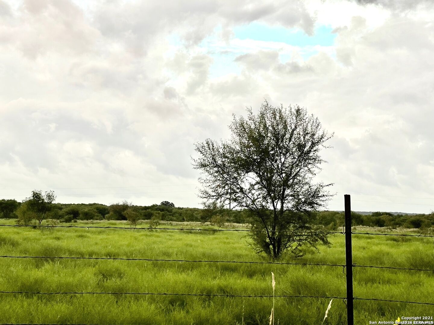 Property Photo: 2118 Cr 421 TX 78160