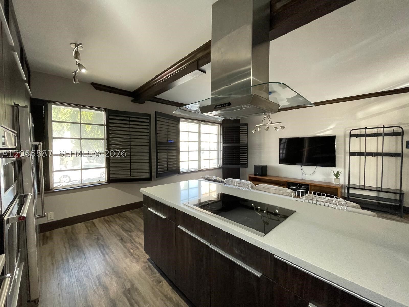 Property Photo: 610 8th St 101 FL 33139