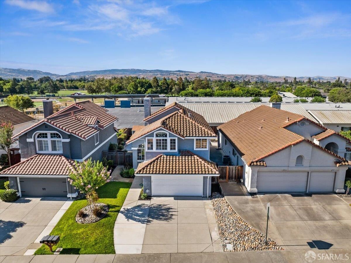 Property Photo: 501 Loyola Way CA 94550