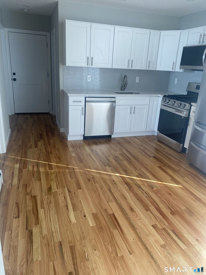Property Photo:  644-646 Hallett Street  CT 06608 