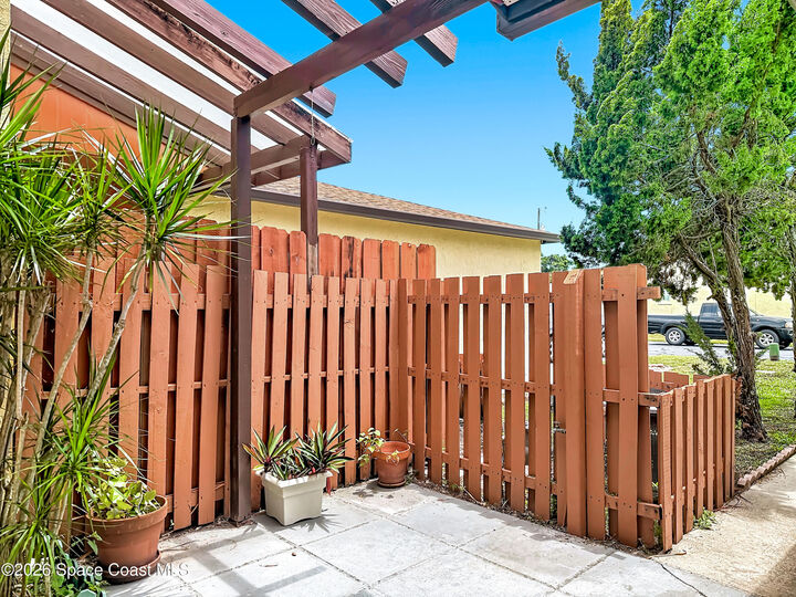 Property Photo:  60 Bogart Place  FL 32953 