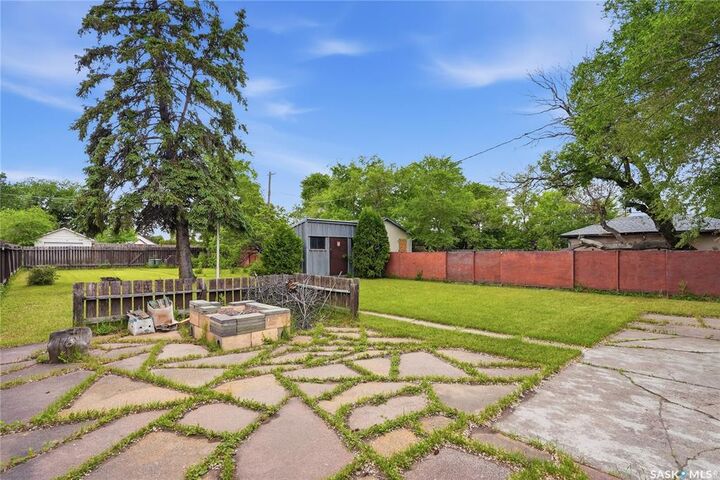 Property Photo: 201 P Avenue N SK S7L 2V6