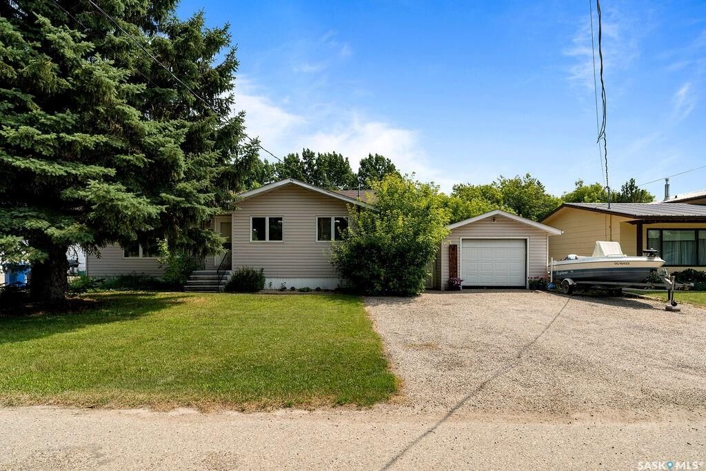 Property Photo:  105 Ash Street  SK S0G 5H0 