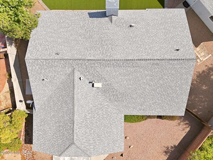 Property Photo: 1484 W Oak Shadows Drive AZ 85737