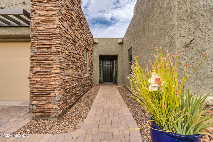 Property Photo: 365 E Day Flower Drive AZ 85755