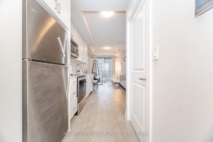 Property Photo:  3220 William Coltson Avenue 1808  ON L6H 7X9 