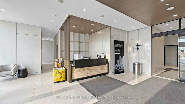 Property Photo:  7 Golden Lion Heights N1105  ON M2M 0C3 