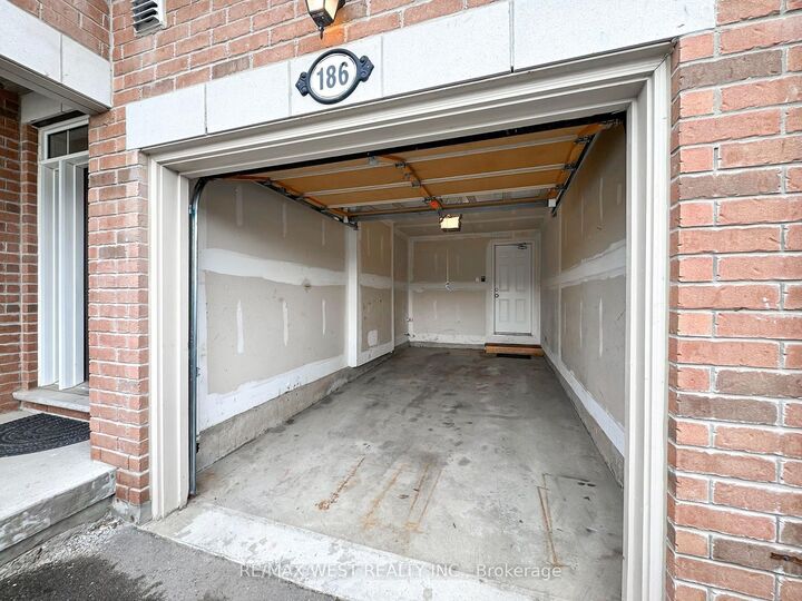 Property Photo:  186 Parkinson Crescent  ON L9W 6A2 