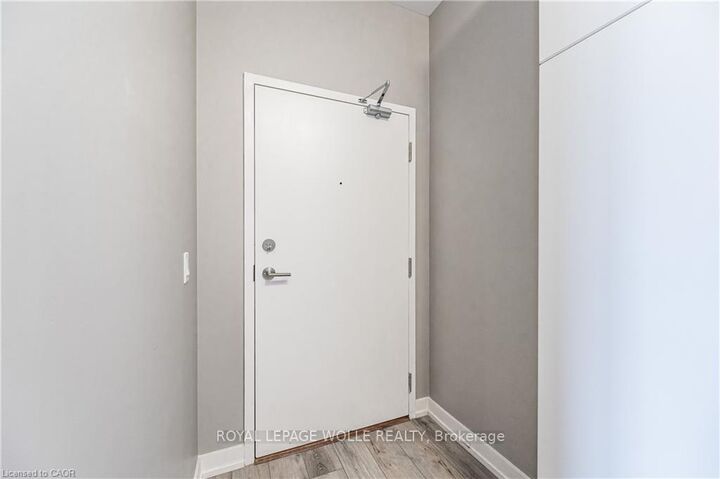 Property Photo:  255 Northfield Drive E 302  ON N2K 0G5 