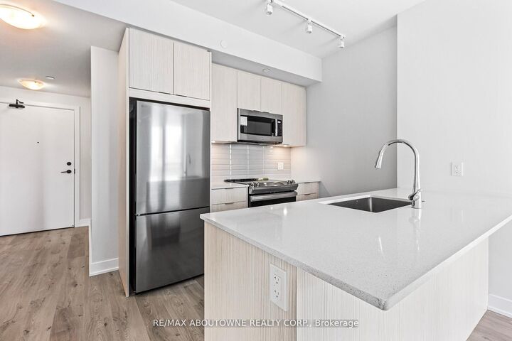 Property Photo:  430 Square One Drive 1003  ON L5B 0L6 