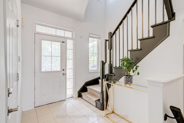 Property Photo:  118 Cauthers Crescent  ON L9R 1H2 
