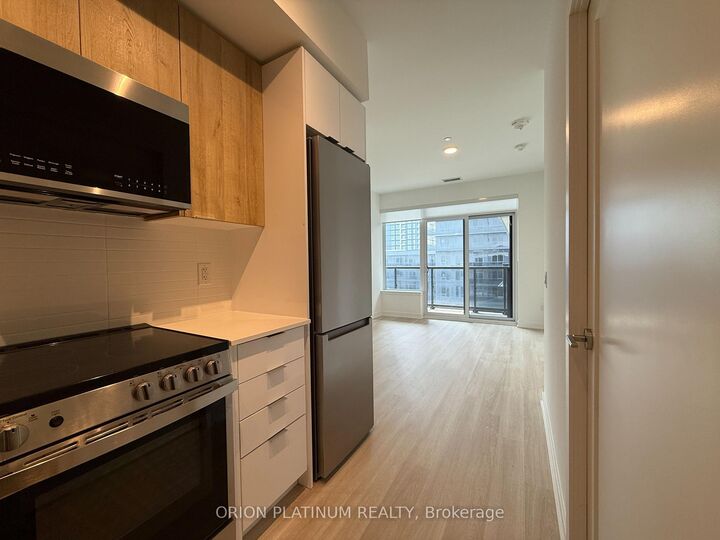Property Photo: 5105 Hurontario Street 631 ON L4Z 0C9