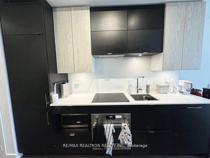 Property Photo:  20 Edward Street 2422  ON M5G 0C5 