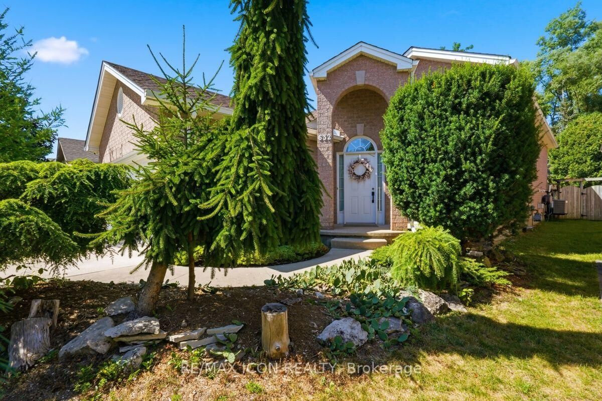 Property Photo: 632 Thornwood Drive ON N6H 5J6