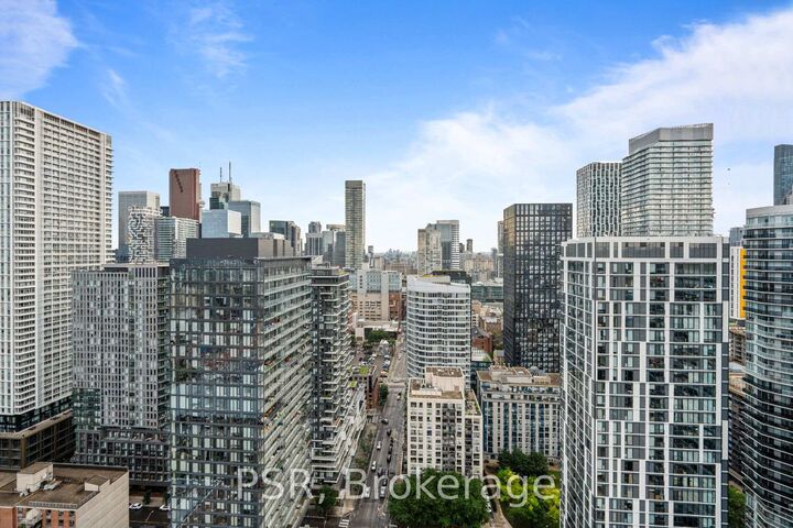 Photo de la propriété:  203 Jarvis Street 3208  ON M5B 0E7 