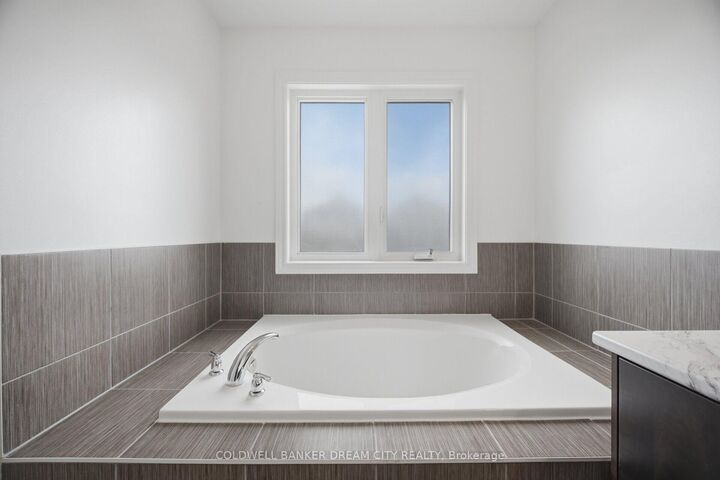 Property Photo:  420 Vandusen Avenue  ON N0C 1B0 