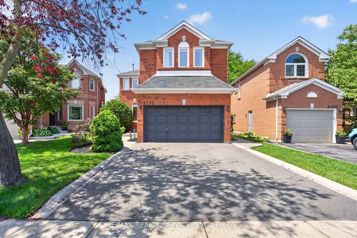 Property Photo: 2153 Oak Bliss Crescent ON L6M 3K2