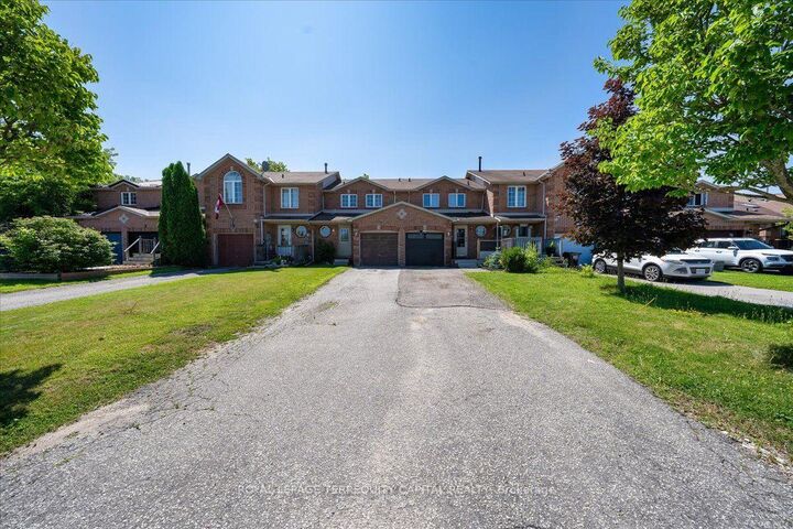 Property Photo: 9 Seymour Crescent ON L4N 8N4