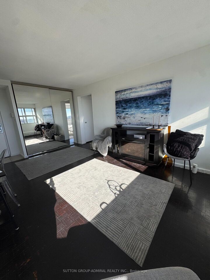 Property Photo:  715 Don Mills Road 2405  ON M3C 1S5 