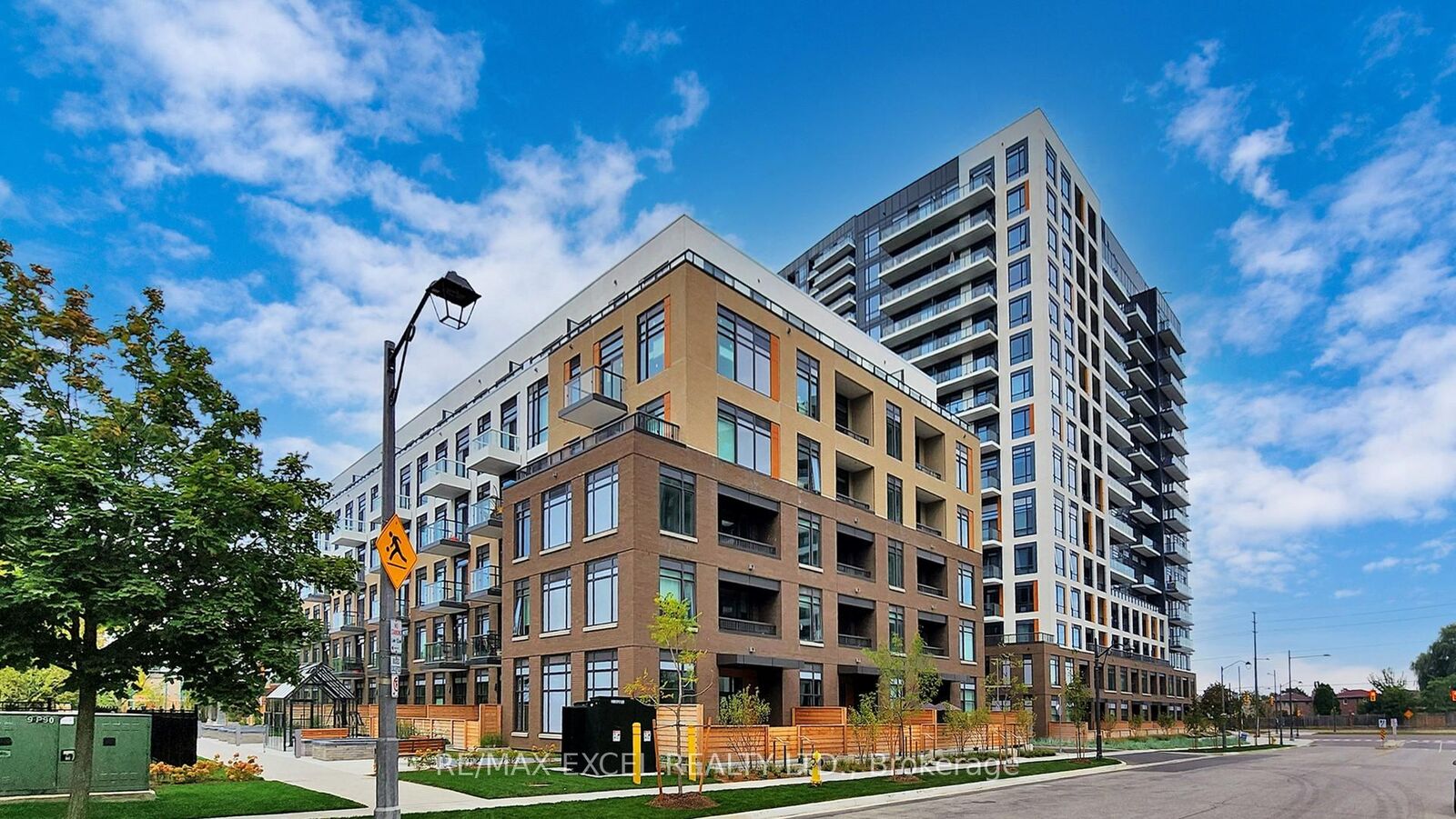 Property Photo:  8 Beverley Glen Boulevard 802  ON L4J 0L5 
