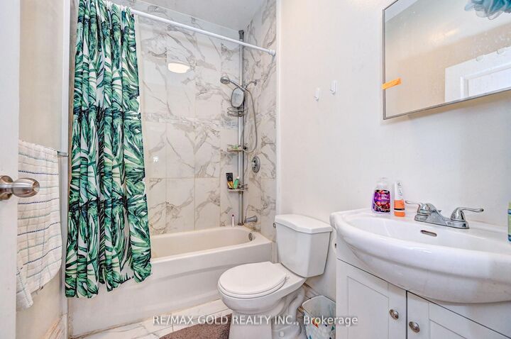 Property Photo:  13-15 Ainslie Street 3  ON N1R 3J3 