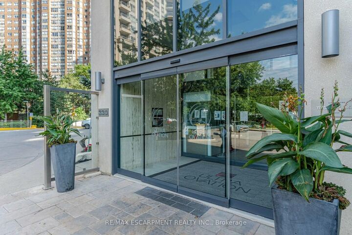 Property Photo:  330 Burnhamthorpe Road S 708  ON L5B 0E1 